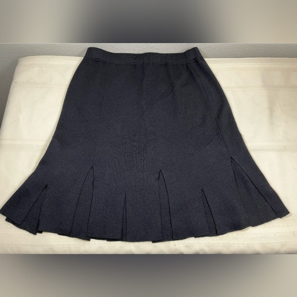 ST JOHN Collection black Santana knit multi-gore skirt sz 6